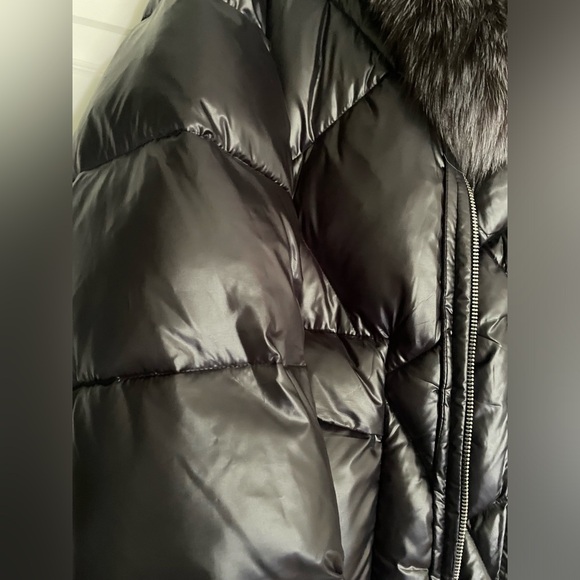 NEW!! Never worn winter jacket with detachable natural silver fox fur. - Picture 7 of 11